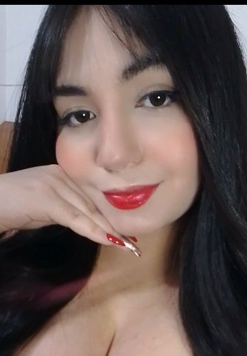 Sofi ready for a video call with girls on GoMeetCam